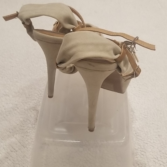 Heels - Picture 3 of 3